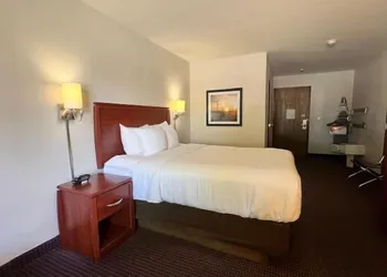 Quality Inn & Suites Colby hotel thumbnail 5