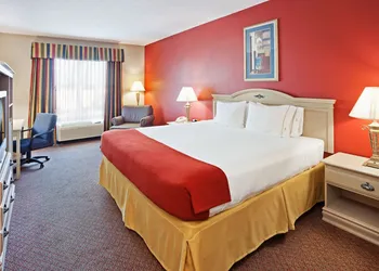 Holiday Inn Express & Suites London by IHG hotel thumbnail 3