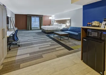 Holiday Inn Express & Suites London by IHG hotel thumbnail 5