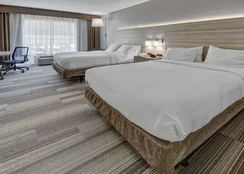 Holiday Inn Express & Suites London by IHG hotel thumbnail 6