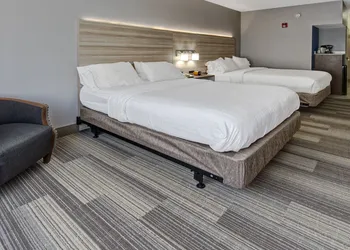 Holiday Inn Express & Suites London by IHG hotel thumbnail 8