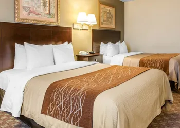 Quality Inn Defiance hotel thumbnail 7
