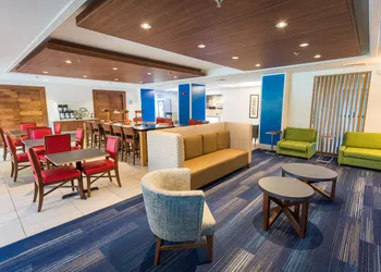 Holiday Inn Express Hotel & Suites Wilmington-University Ctr by IHG hotel thumbnail 3