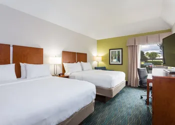 Holiday Inn Express Hotel & Suites Wilmington-University Ctr by IHG hotel thumbnail 6