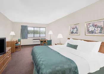 Ramada by Wyndham Hancock Waterfront hotel thumbnail 3