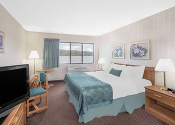 Ramada by Wyndham Hancock Waterfront hotel thumbnail 7