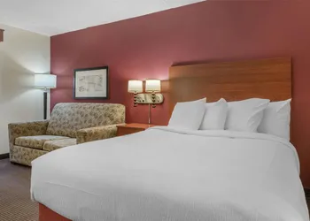 SureStay Plus Hotel by Best Western Litchfield hotel thumbnail 8