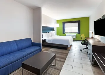 Holiday Inn Express & Suites Port Lavaca by IHG hotel thumbnail 8