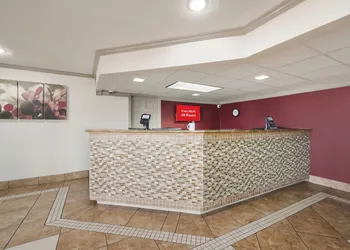 Red Roof Inn College Station hotel thumbnail 2