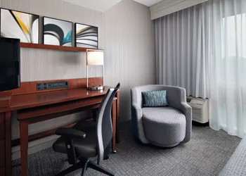 Courtyard by Marriott Raleigh North hotel thumbnail 7