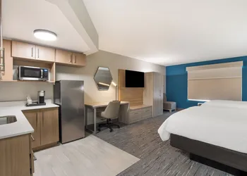 Holiday Inn Express & Suites Lexington by IHG hotel thumbnail 5