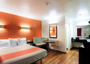Motel 6 Old town Scottsdale/Fashion Square hotel thumbnail 4