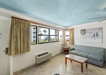 Plaza Beach Hotel Beachfront Resort hotel thumbnail 7