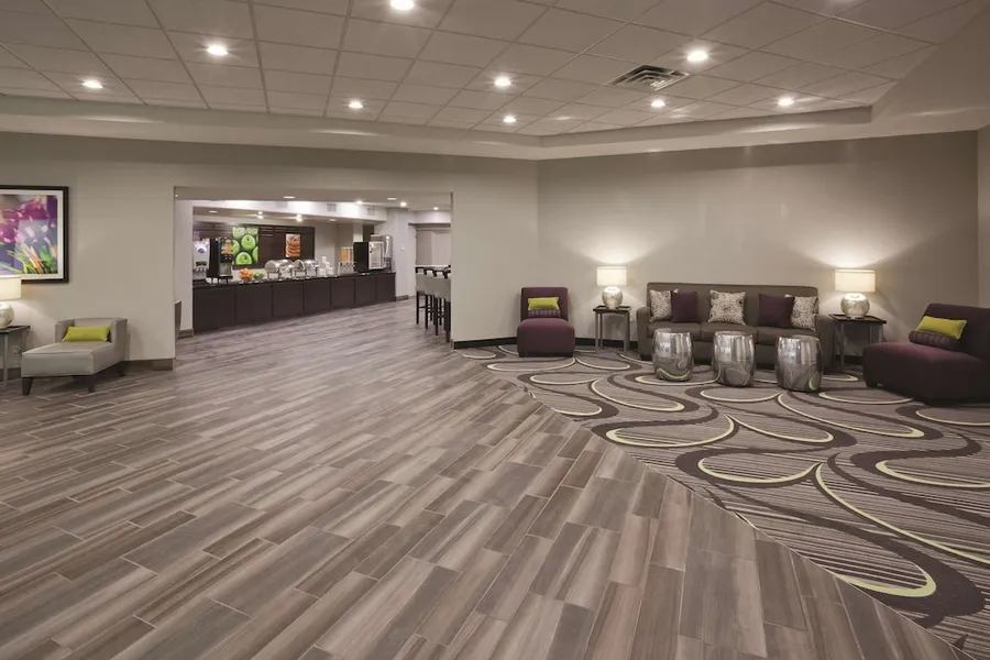 La Quinta Inn & Suites by Wyndham Minneapolis Bloomington W hotel detail image 2