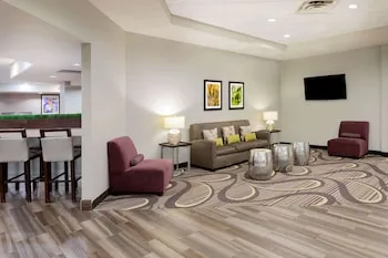 La Quinta Inn & Suites by Wyndham Minneapolis Bloomington W hotel thumbnail 8