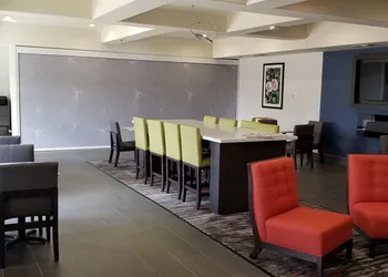 La Quinta Inn & Suites by Wyndham Tyler South hotel thumbnail 4