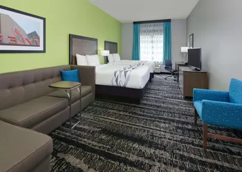 La Quinta Inn & Suites by Wyndham Tyler South hotel thumbnail 7