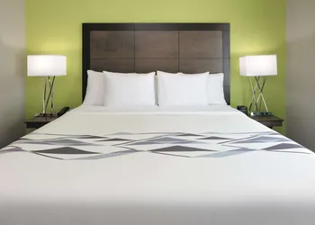 La Quinta Inn & Suites by Wyndham Tyler South hotel thumbnail 8