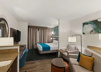 Comfort Suites Vero Beach I-95 hotel thumbnail 5