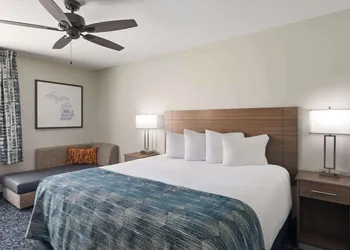 Baymont by Wyndham Mt. Pleasant hotel thumbnail 4