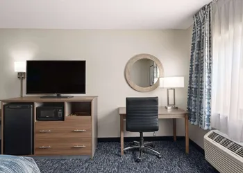 Baymont by Wyndham Mt. Pleasant hotel thumbnail 5