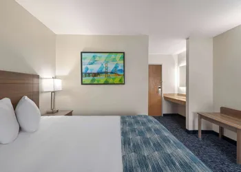Baymont by Wyndham Mt. Pleasant hotel thumbnail 6