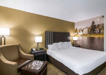 Clarion Pointe Jamestown - Falconer hotel thumbnail 5
