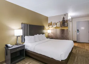 Clarion Pointe Jamestown - Falconer hotel thumbnail 7