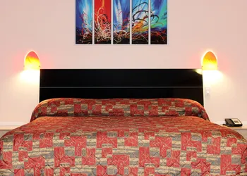 Crystal Star Inn Edmonton Airport hotel thumbnail 5