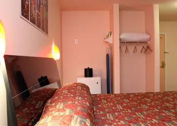 Crystal Star Inn Edmonton Airport hotel thumbnail 7