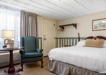 Coachman Inn hotel thumbnail 3