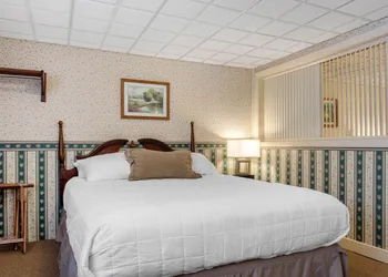 Coachman Inn hotel thumbnail 4