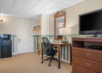 Coachman Inn hotel thumbnail 6