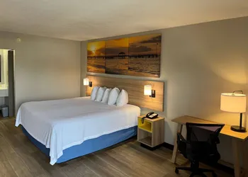 Days Inn by Wyndham Crystal River hotel thumbnail 3