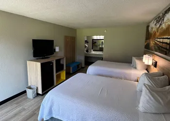 Days Inn by Wyndham Crystal River hotel thumbnail 6