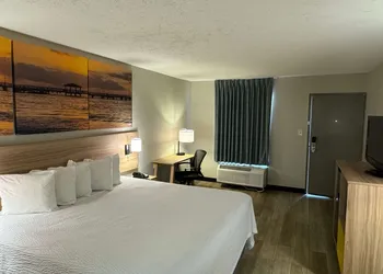 Days Inn by Wyndham Crystal River hotel thumbnail 8