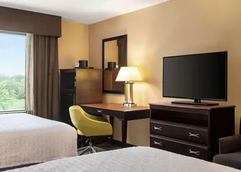 Hampton Inn and Suites Pine Bluff hotel thumbnail 5
