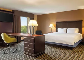 Hampton Inn and Suites Pine Bluff hotel thumbnail 7