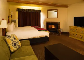 El Pueblo Lodge hotel thumbnail 6