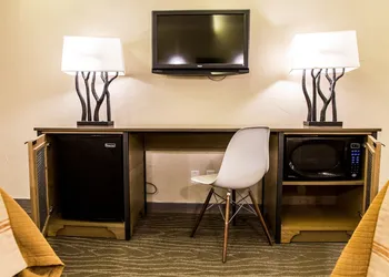 Fredericksburg Inn & Suites hotel thumbnail 8
