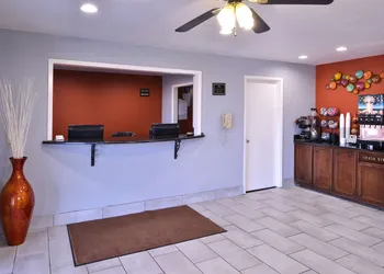 Americas Best Value Inn Batesville hotel thumbnail 2