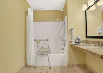 Days Inn by Wyndham Globe hotel thumbnail 7