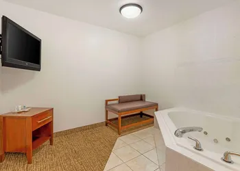 Comfort Suites Longmont hotel thumbnail 6