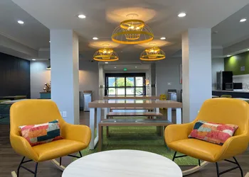 Spark by Hilton Yucca Valley Joshua Tree hotel thumbnail 3