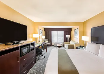 Holiday Inn Express Hotel & Suites San Jose-Morgan Hill by IHG hotel thumbnail 7