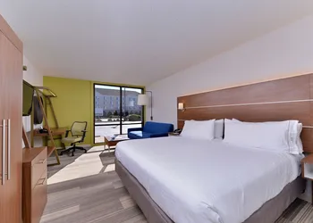 Holiday Inn Express Springfield by IHG hotel thumbnail 2