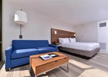Holiday Inn Express Springfield by IHG hotel thumbnail 3