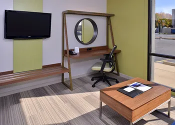 Holiday Inn Express Springfield by IHG hotel thumbnail 5