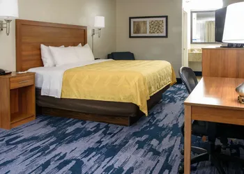 Quality Inn Lewisburg hotel thumbnail 3