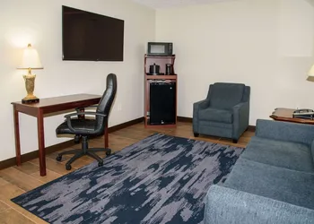 Quality Inn Lewisburg hotel thumbnail 6